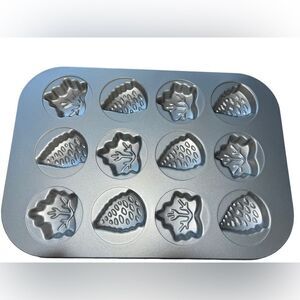 The Pampered Chef retired rectangular Harvest cake pan with‎ 12 molds